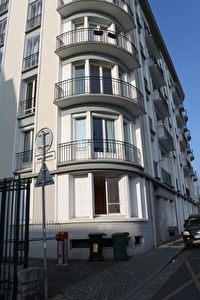 BREST - COURS D'AJOT - APPARTEMENT DE 85 M2 EN RDC SURELEVE AVEC VUE MER - PARKING & GARAGE BOX