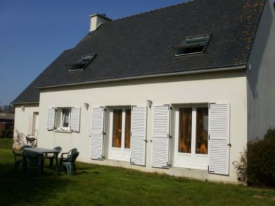 PLOUGUERNEAU ENTRE LE BOURG ET LES PLAGES-MAISON RECENTE SUR TERRAIN DE 1740 M� CONSTRUCTIBLE