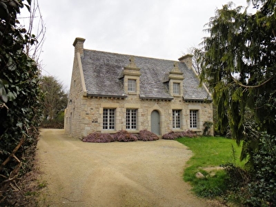 a 12 minute de brest belle propriete de caractere sur terrain de 2400 m2 en plein ville