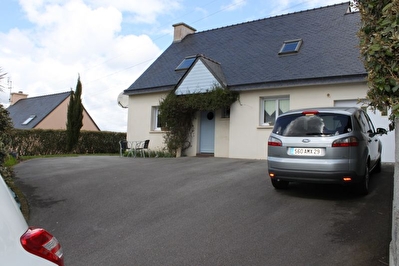 MAISON RECENTE DE 5 CHAMBRES A LA SORTIE DE LAMBEZELLEC SUR TERRAIN DE 915 M2 - ARRET BUS A PROXIMITE