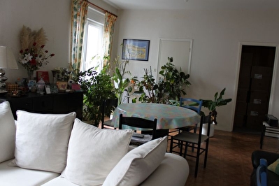 BREST - SECTEUR SIAM  ST-LOUIS - APPARTEMENT DE 80 M2 AU 1er ETAGE EXPOSE SUD - GARAGE