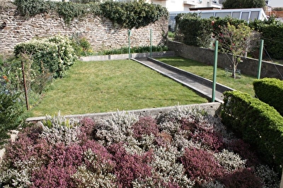 A VENDRE MASON DANS LE BOURG DE ST MARC 3 CHAMBRES JARDIN BON ETAT