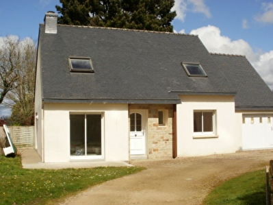 LESNEVEN PROCHE DU CENTRE VILLE- MAISON RECENTE AVEC GARAGE SUR TERRAIN PAYSAGER