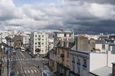 BREST - RUE DE GLASGOW / HOPITAL MORVAN - GRAND APPARTEMENT T3 DE 86 M2 AU DERNIER ETAGE - GARAGE BOX