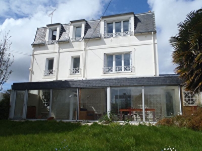 Brest Rive droite Belle maison T6 des ann�es 30 avec jardin et garage proximit� �coles et bus