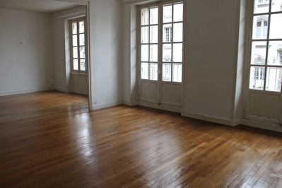 BREST - HOTEL DE VILLE - GRAND APPARTEMENT T6 DE 160 M2 AVEC ASCENSEUR - EXPOSITION SUD