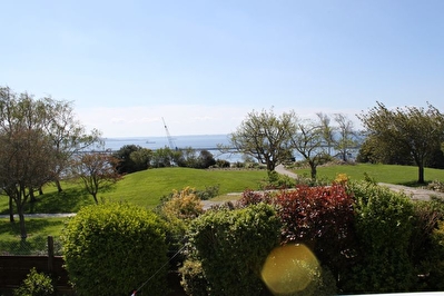 BREST - ENTRE LES JARDINS DE KERBONNE ET LA CORNICHE - VUE MER IMPRENABLE POUR CETTE MAISON DE 160 M2 - TERRASSE