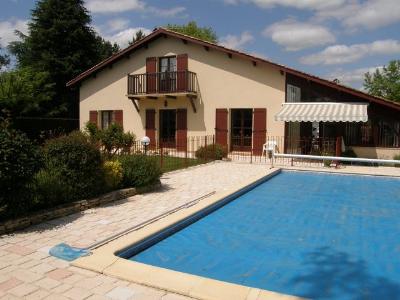 Maison - 6 pi�ce(s) - 166 m2