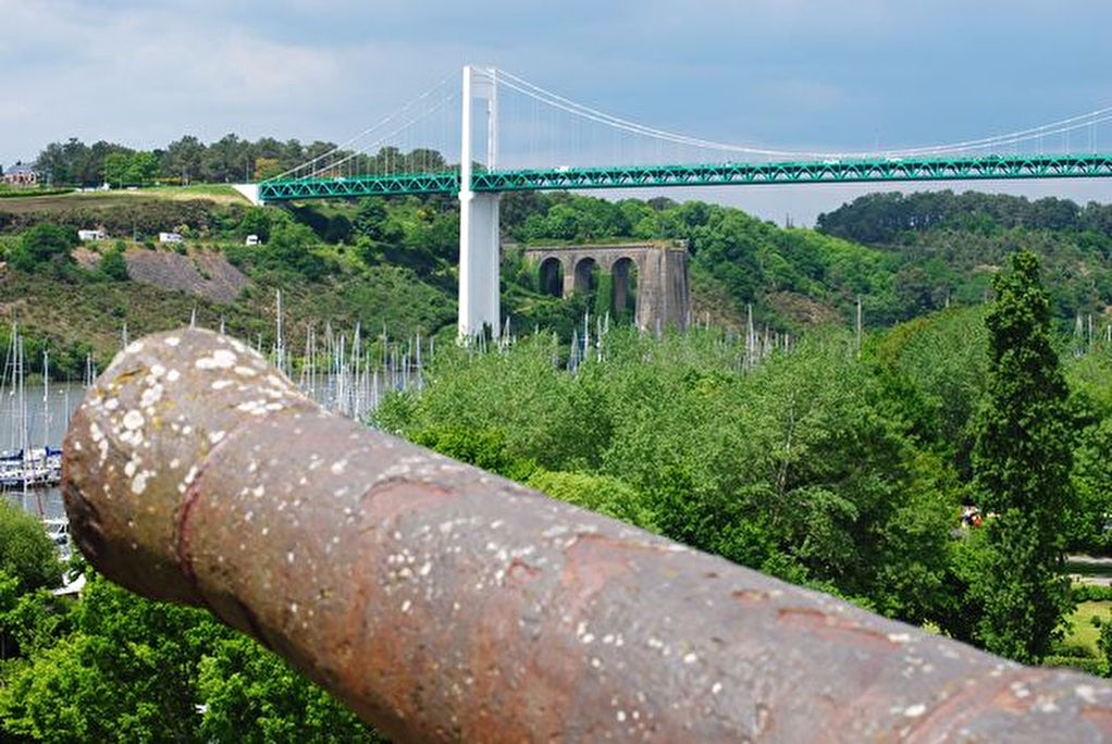A 700 mètres du port de plaisance de LA ROCHE-BERNARD, un terrain à bâtir de 1025 m² viabilisé sur la commune de NIVILLAC MORBIHAN SUD A 700 mètres du port de plaisance de LA ROCHE-BERNARD, un terrain à bâtir de 1025 m² viabilisé sur la commune de NIVILLAC MORBIHAN SUD