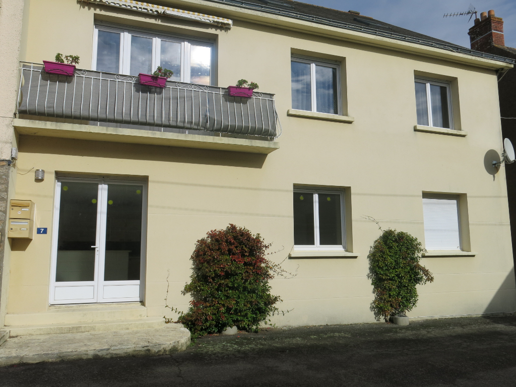 NIVILLAC-SAINT CRY, IMMEUBLE DE RAPPORT, 2 APPARTEMENTS, BONNE RENTABILITE, NIVILLAC-SAINT CRY, IMMEUBLE DE RAPPORT, 2 APPARTEMENTS, BONNE RENTABILITE,