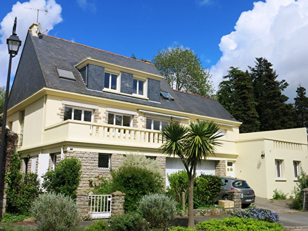 Maison de 250 m² habitables, 7 chambres A VENDRE 56130 La Roche Bernard à proximité immédiate du centre-ville et des commerces Maison de 250 m² habitables, 7 chambres A VENDRE 56130 La Roche Bernard à proximité immédiate du centre-ville et des commerces