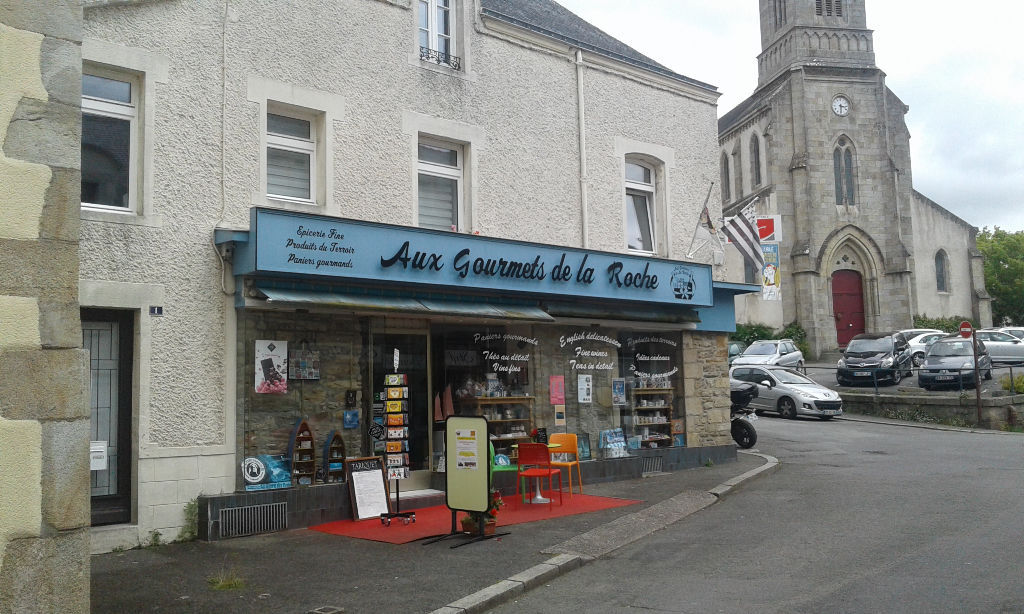 LA ROCHE BERNARD, MURS COMMERCIAUX AVEC VITRINE EN ANGLE, LA ROCHE BERNARD, MURS COMMERCIAUX AVEC VITRINE EN ANGLE,