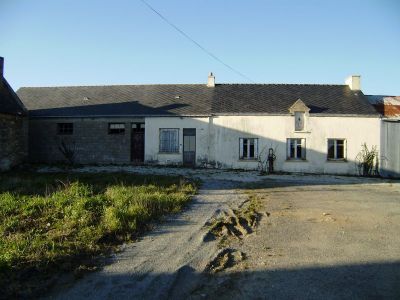 BRETAGNE SUD BATIMENTS A RESTAURER PROCHE PORT DE PLAISANCE