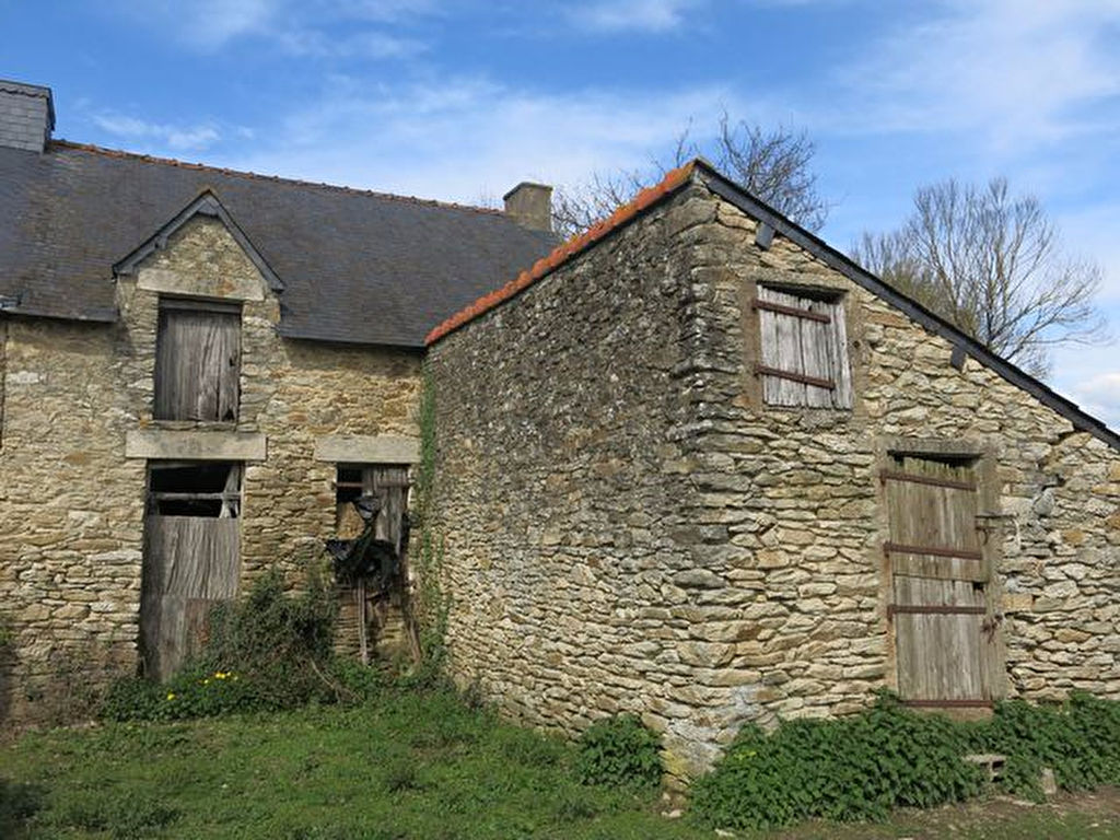 Bâtiment en pierres à restaurer sur 559 m² de terrain à Férel commune en Morbihan sud Bâtiment en pierres à restaurer sur 559 m² de terrain à Férel commune en Morbihan sud