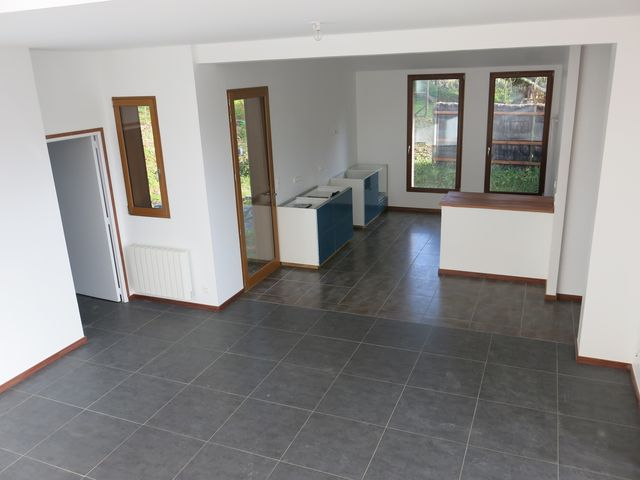 Maison à louer sur Camoel 4 pièce(s) , 10 minutes de la voie rapide Maison à louer sur Camoel 4 pièce(s) , 10 minutes de la voie rapide