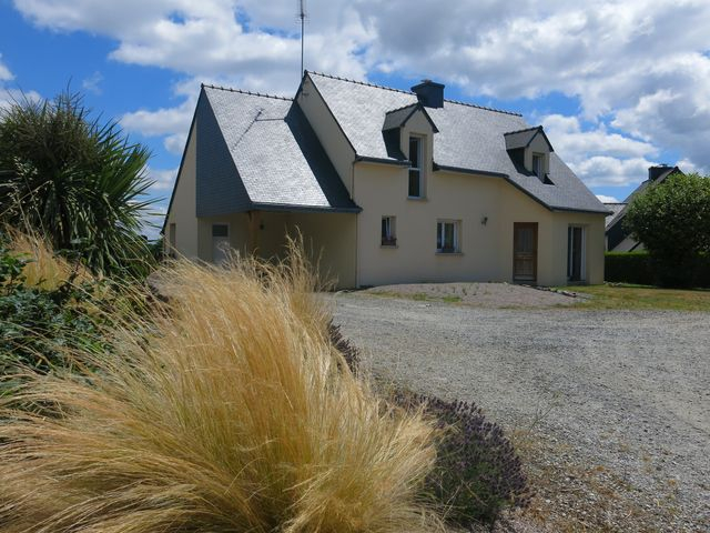 Avec une vue dégagée sur la campagne, maison récente de 122 m² située sur FEREL Avec une vue dégagée sur la campagne, maison récente de 122 m² située sur FEREL