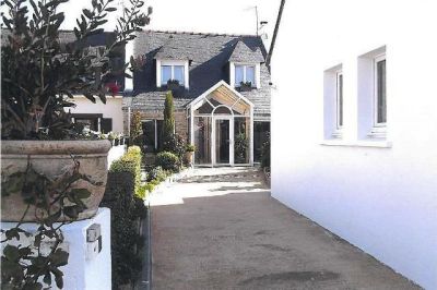 Maison P�nestin 8 pi�ce(s) 150 m2