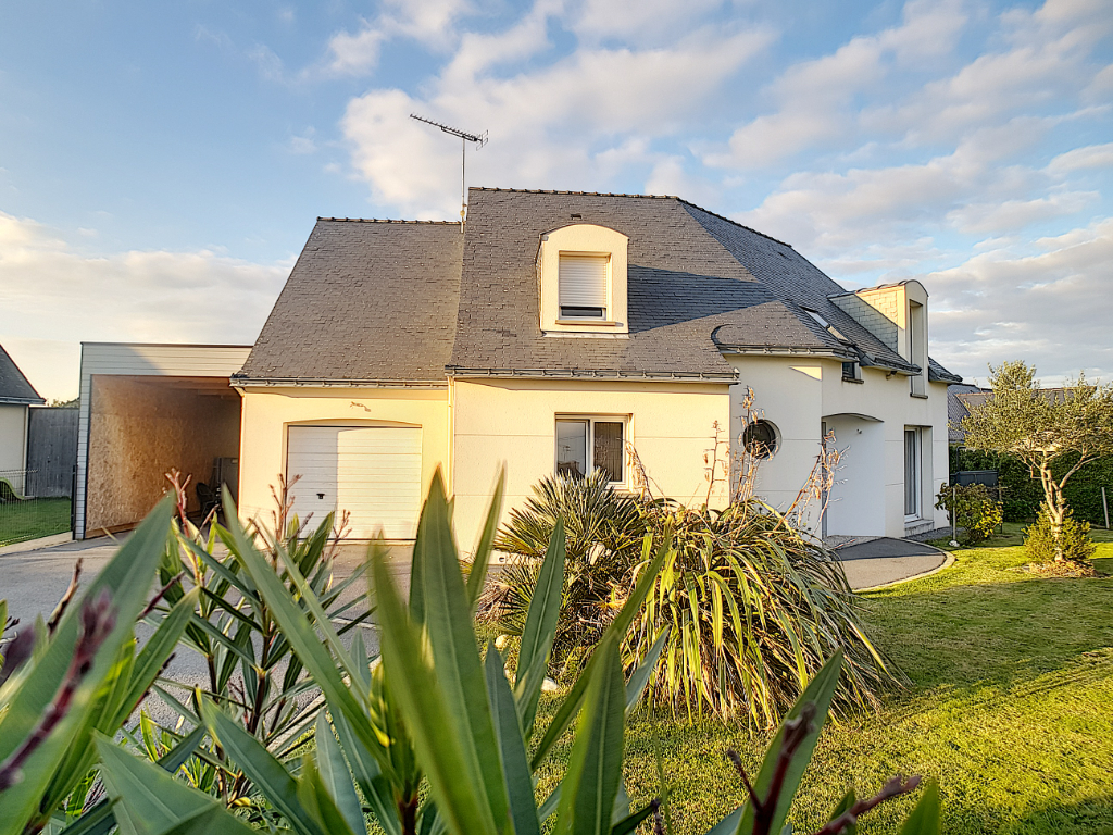 NIVILLAC BOURG, BELLE CONTEMPORAINE 5 CHAMBRES SUR 800 M² DE TERRAIN, PROCHE AXE NANTES VANNES, BRETAGNE SUD, 20 KMS DES PLAGES NIVILLAC BOURG, BELLE CONTEMPORAINE 5 CHAMBRES SUR 800 M² DE TERRAIN, PROCHE AXE NANTES VANNES, BRETAGNE SUD, 20 KMS DES PLAGES