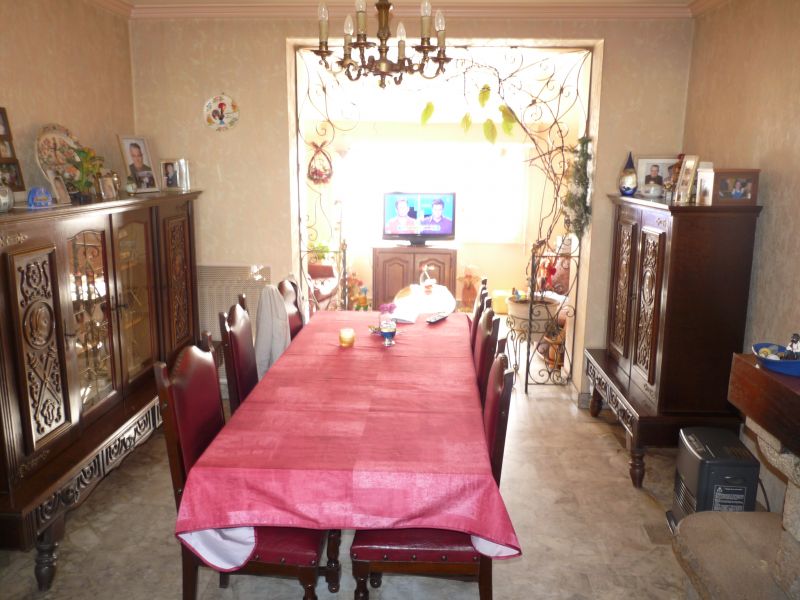 GUILERS,vaste maison de bourg � rafraichir...