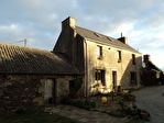 Ploumoguer. Corps de ferme de 105 m� secteur c�tier. D�pendances � r�nover selon vos envies.