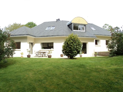 Bohars magnifique contemporaine sur 2500m2 de jardin