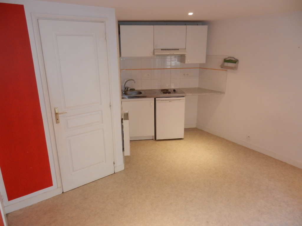 A LOUER APPARTEMENT T2 CHARGES COMPRISES 56230 QUESTEMBERT MORBIHAN BRETAGNE A LOUER APPARTEMENT T2 CHARGES COMPRISES 56230 QUESTEMBERT MORBIHAN BRETAGNE