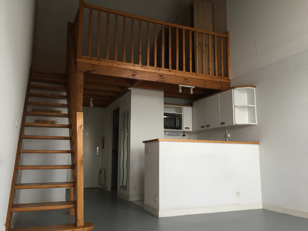 A LOUER T1 BIS DUPLEX QUESTEMBERT 56230 MORBIHAN BRETAGNE A LOUER T1 BIS DUPLEX QUESTEMBERT 56230 MORBIHAN BRETAGNE