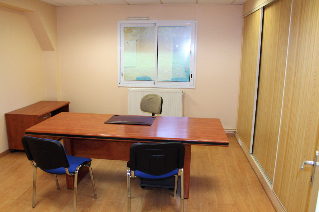 A LOUER LOCAL COMMERCIAL / BUREAUX 35 470 BAIN DE BRETAGNE A LOUER LOCAL COMMERCIAL / BUREAUX 35 470 BAIN DE BRETAGNE