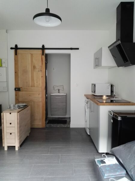 A LOUER Studio meublé avec terrasse centre ville PLOERMEL 56800 BRETAGNE MORBIHAN A LOUER Studio meublé avec terrasse centre ville PLOERMEL 56800 BRETAGNE MORBIHAN