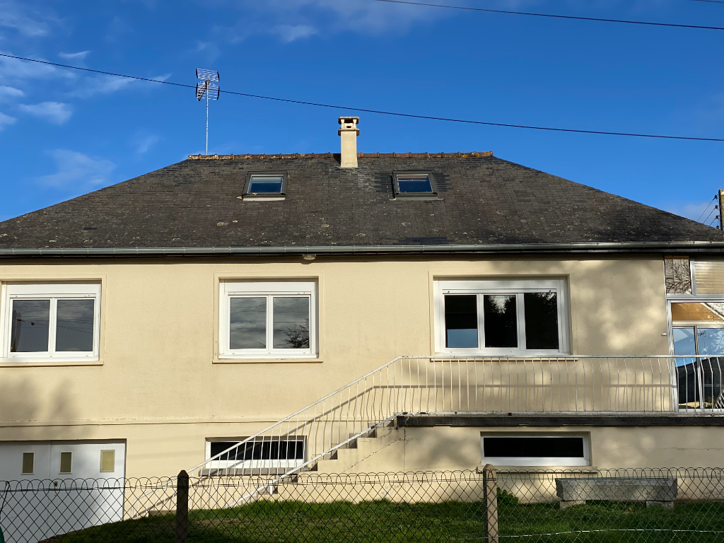 A VENDRE MAISON DES ANNEES 70 SUR SOUS SOL TOTAL et DEPENDANCE et TERRAIN CONSTRUCTIBLE BAIN DE BRETAGNE ILLE ET VILAINE A VENDRE MAISON DES ANNEES 70 SUR SOUS SOL TOTAL et DEPENDANCE et TERRAIN CONSTRUCTIBLE BAIN DE BRETAGNE ILLE ET VILAINE