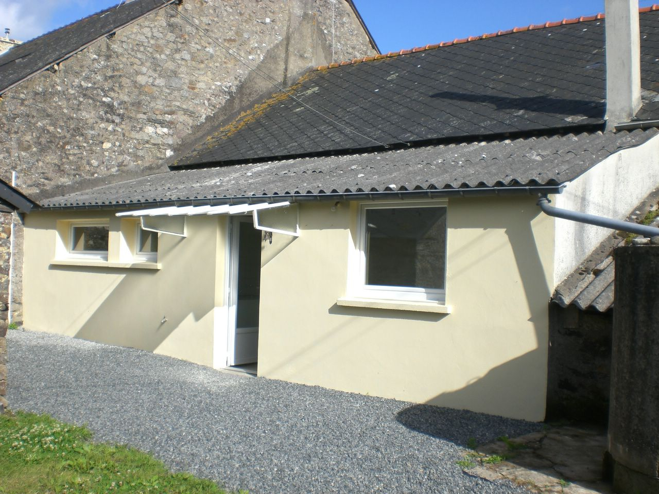 BAINS SUR OUST Maison de 2 chambres.