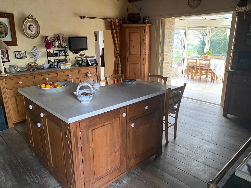 A VENDRE MAISON A 6 MIN DE BAIN DE BRETAGNE - LONGERE 140 m² Avec Véranda - JARDIN et dépendances A VENDRE MAISON A 6 MIN DE BAIN DE BRETAGNE - LONGERE 140 m² Avec Véranda - JARDIN et dépendances