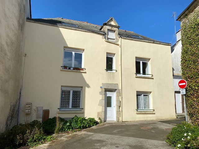 IMMEUBLE QUESTEMBERT HYPER CENTRE 56230 MORBIHAN BRETAGNE IMMEUBLE QUESTEMBERT HYPER CENTRE 56230 MORBIHAN BRETAGNE