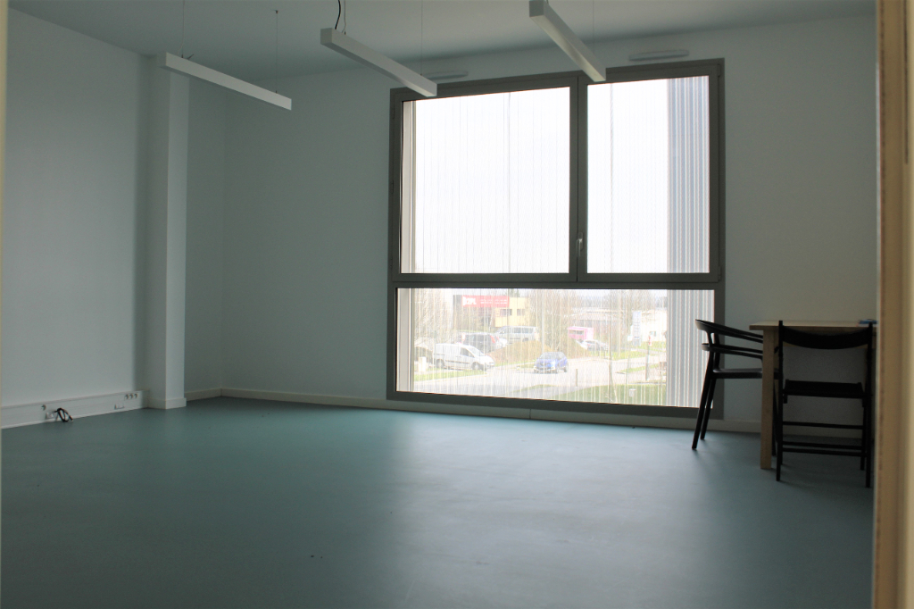A LOUER BUREAU 29,50 m² 35 470 BAIN DE BRETAGNE A LOUER BUREAU 29,50 m² 35 470 BAIN DE BRETAGNE