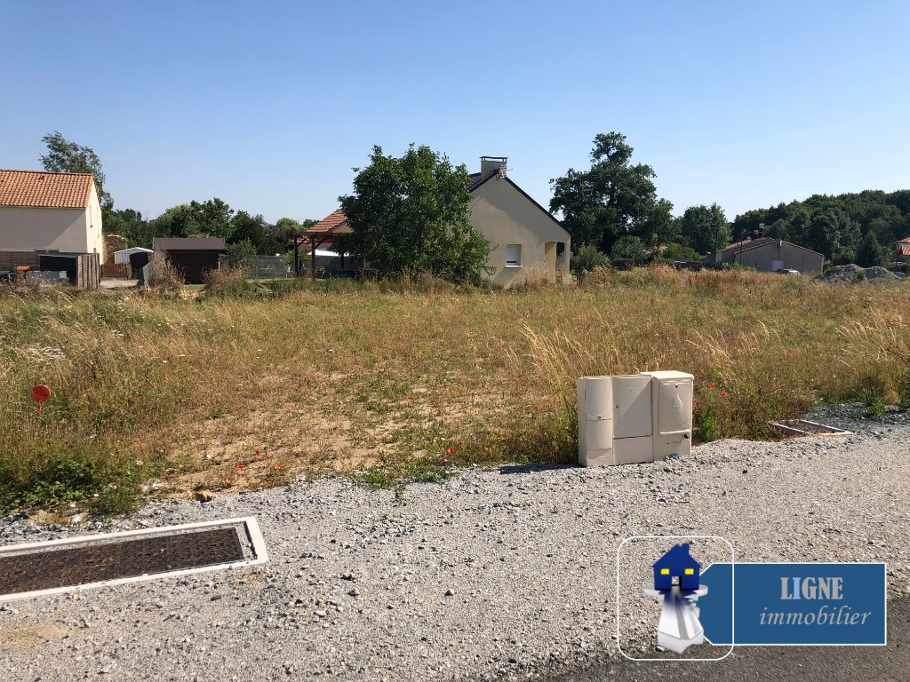 EN PLEIN BOURG A 300 m DES COMMERCES EN PLEIN BOURG A 300 m DES COMMERCES