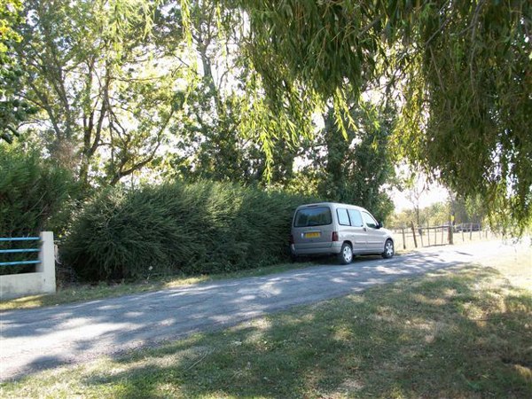 terrain de loisirs en bord de S�vre 1030 m�