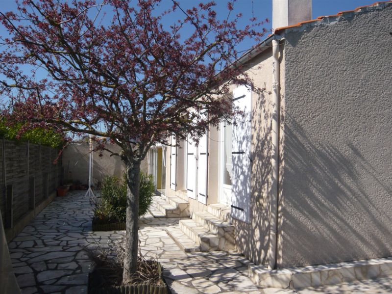MAISON A LAGORD : 3 CHAMBRES, GGE, SS SOL, JARDIN