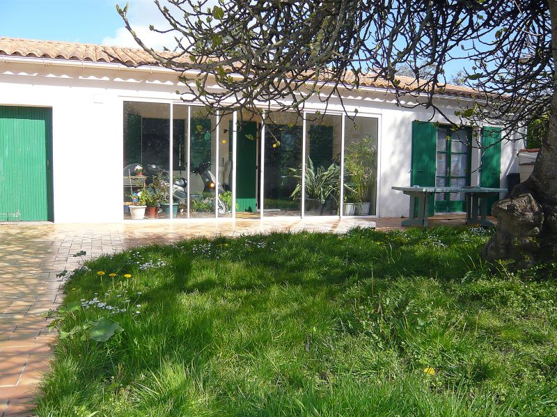 CENTRE LA FLOTTE, MAISON T4 + GGE + JARDIN