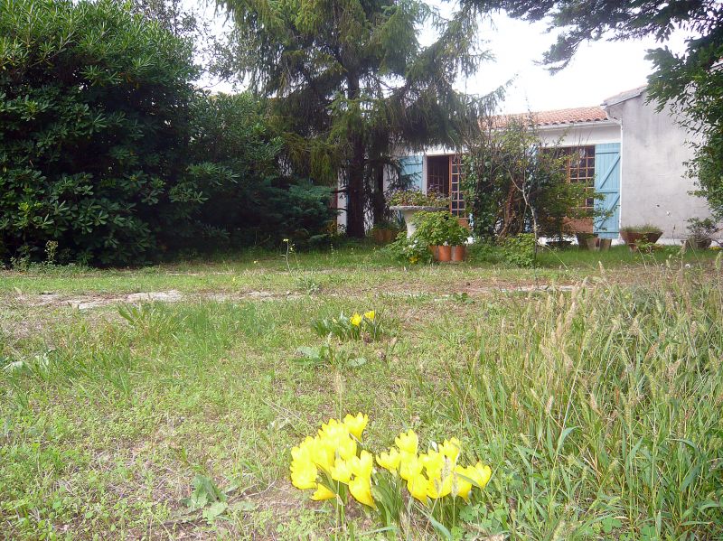 EXCLUSIVITE : PP 140M2 SUR GRAND TERRAIN A LA FLOTTE