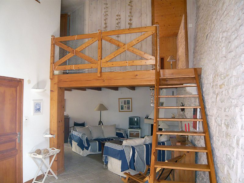 LA FLOTTE : Jolie maison r�thaise pour 6 personnes.
