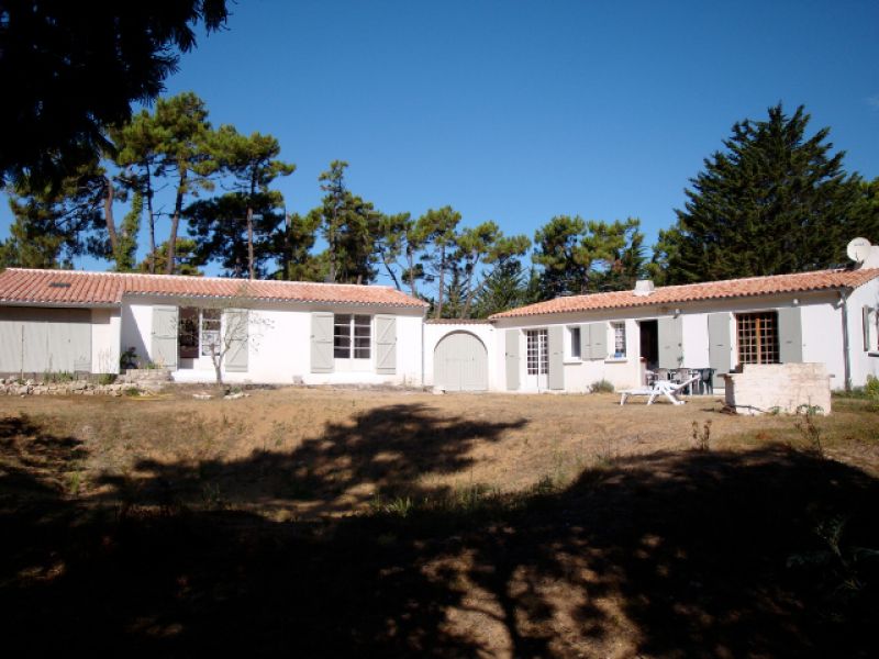 LA FLOTTE : VILLA DANS LA PINEDE POUR 8 PERSONNES