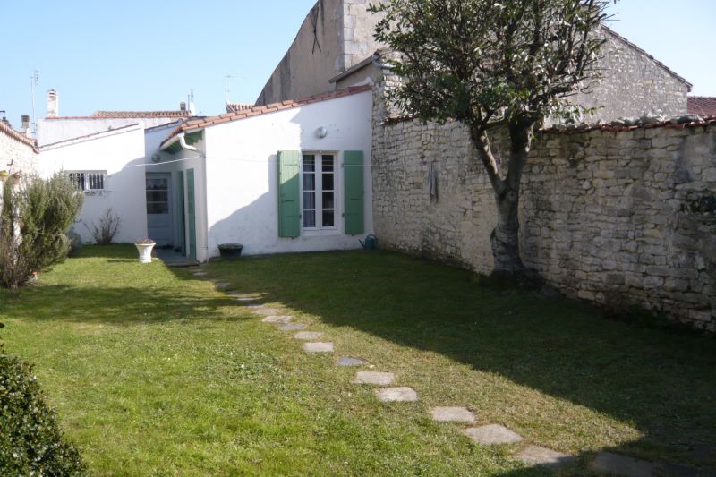 LA FLOTTE : maison centre village pour 6 personnes