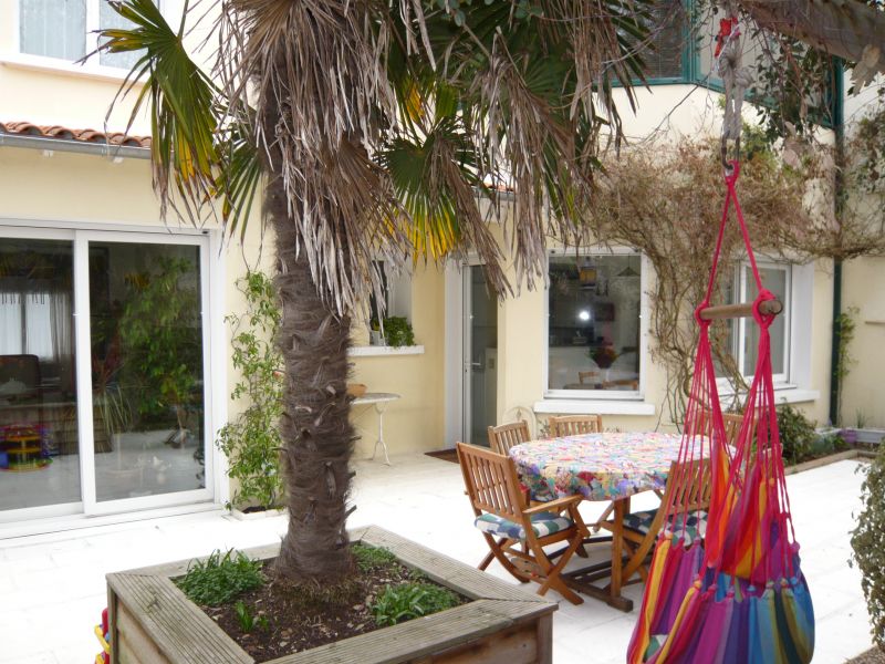 CHARMANTE MAISON 4 CHS, VERANDA, CAVE, GGE A ST ELOI