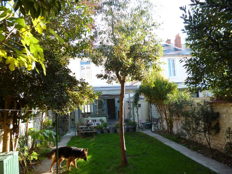 MAISON ANCIENNE A DEUX PAS DU CV