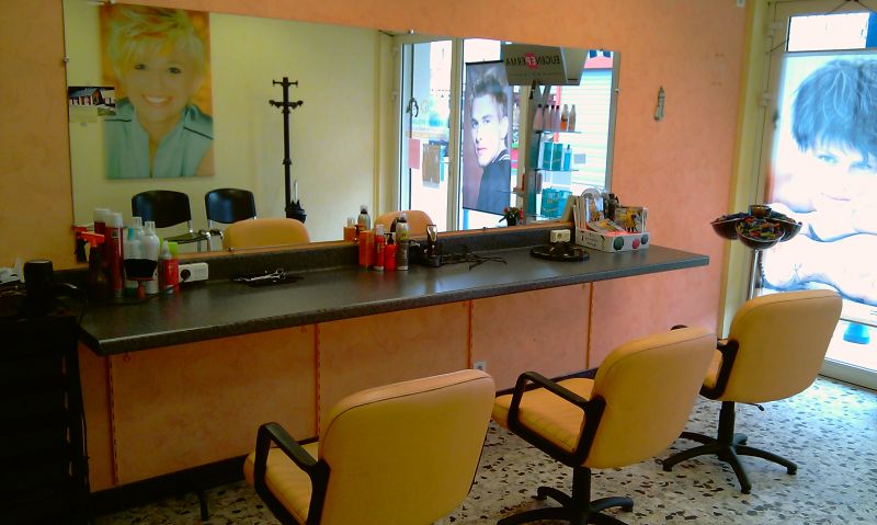 Fonds de commerce de salon de coiffure mixte dans station baln�aire de vend�ee