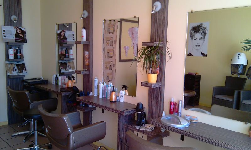 fonds de commerce de salon de coiffure mixte dans station baln�aire r�put�e de vend�e
