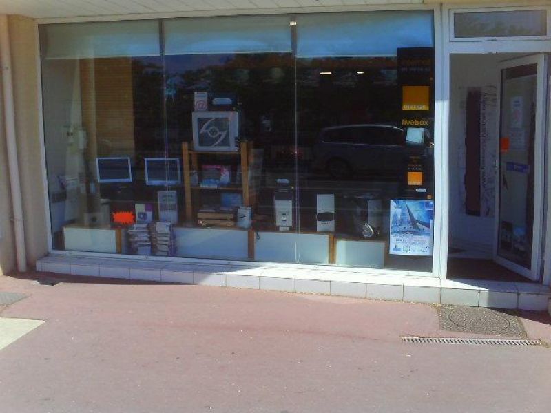 Local commercial � vendre - magasin informatique - jeux vid�o � vendre dans station baln�aire de Vend�e