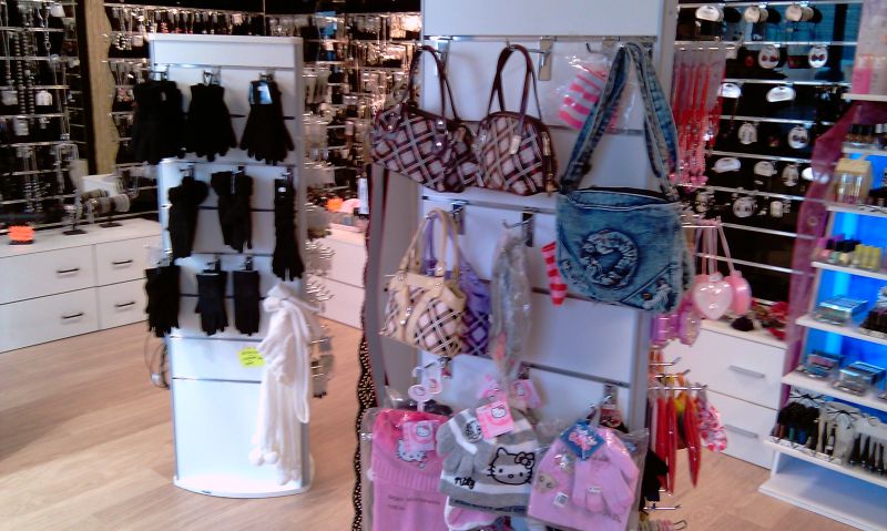 fonds de commerce bijouterie de fantaisie - maroquinerie � vendre dans ville coti�re