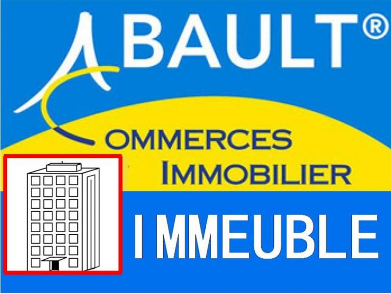 Immeuble de bureaux et commerces vide � vendre, Toulouse Minimes. Immeuble � vendre de 300 m2 environ sur deux niveaux. Belles vitrines et excellente visibilit�. Places de parking priv�es.