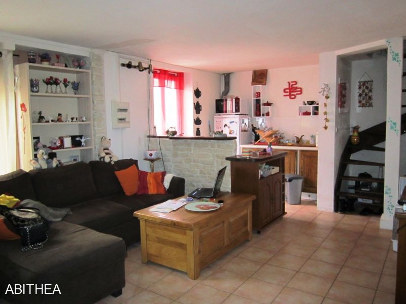 MAISON VILLAGE,PROCHE GARE.